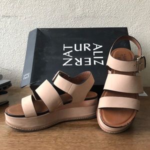 Naturalizer Billie Sandals in Mauve color